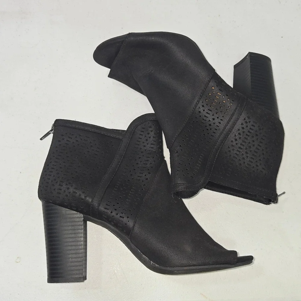 American Eagle Womens Black Peep Toe Ankle Booties Laser Cut Block Heel Size 8